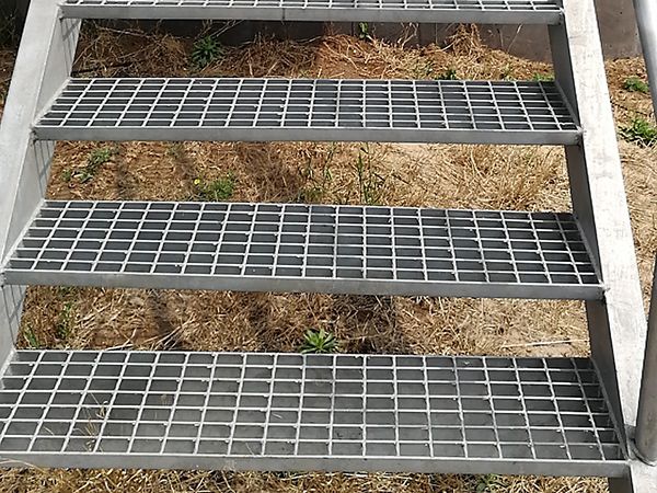 工廠鋼梯踏步板案例