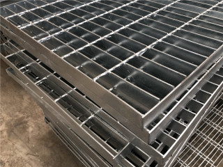 選用平臺鋼格板時應該注意什么