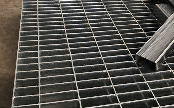 熱鍍鋅鋼格板高空防墜物？@泰江鋼格板